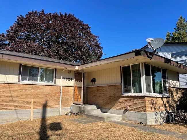 property at 7025 Ravenna Ave NE