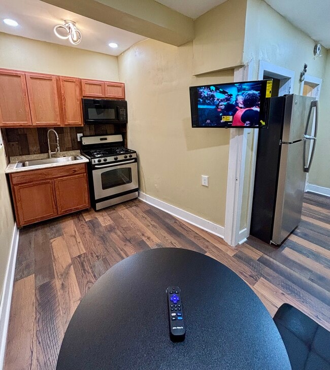 1514 W Champlost Ave, Unit 2nd Floor Rear