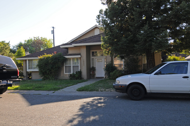 7880 Leona Way in Roseville, CA - Building Photo - Building Photo