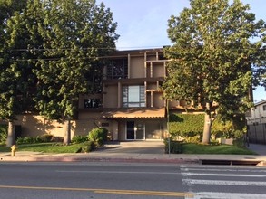 Oxnard Apartments in Van Nuys, CA - Building Photo - Building Photo