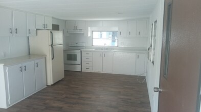 3209 Norfolk St in Mims, FL - Building Photo - Building Photo