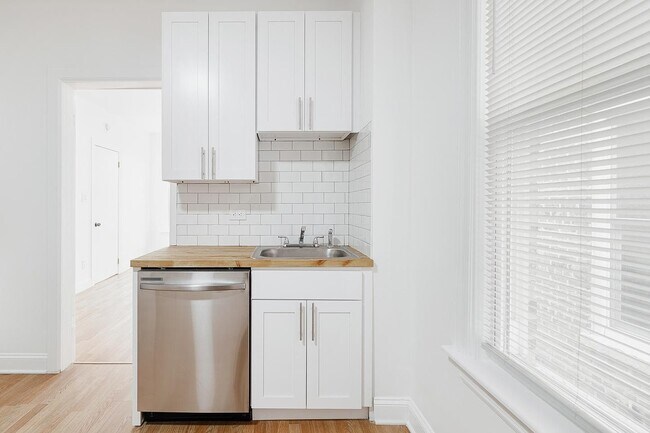 1430 W Superior St in Chicago, IL - Building Photo - Building Photo