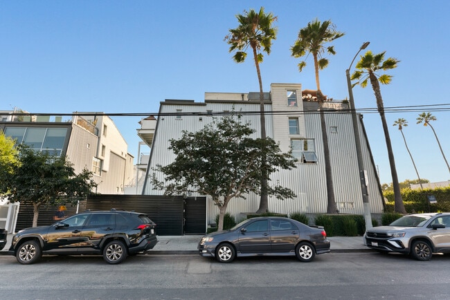 property at 615 Hampton Dr