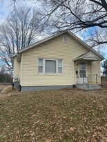 2205 Mayflower Dr in Lynchburg, VA - Building Photo