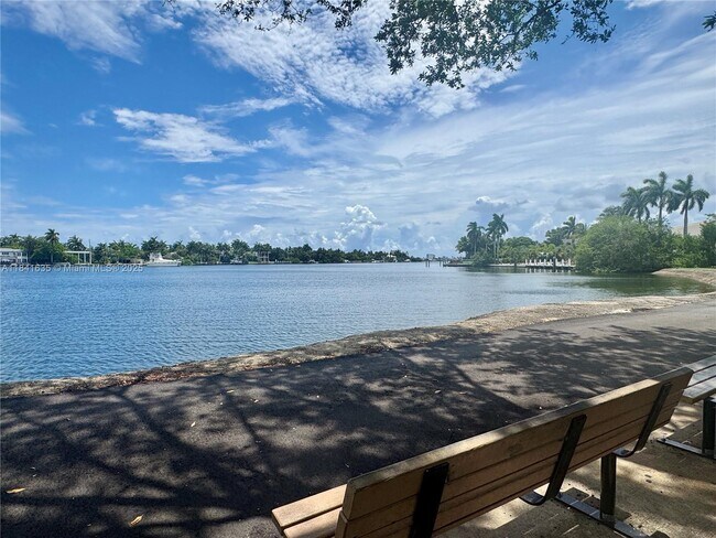 1245 Van Buren St in Hollywood, FL - Building Photo - Building Photo