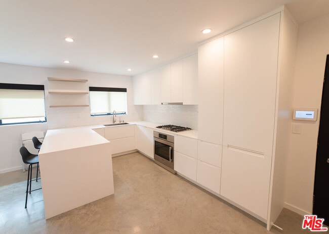 14 Brooks Ave in Los Angeles, CA - Building Photo - Building Photo
