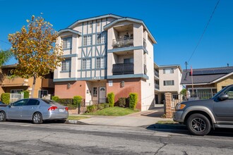 11628 Freeman Ave in Hawthorne, CA - Building Photo - Primary Photo