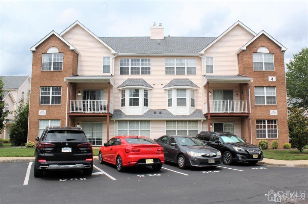 405 Plymouth Rd in North Brunswick, NJ - Building Photo