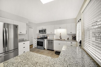 706 Christy Ln in Schererville, IN - Foto de edificio - Building Photo