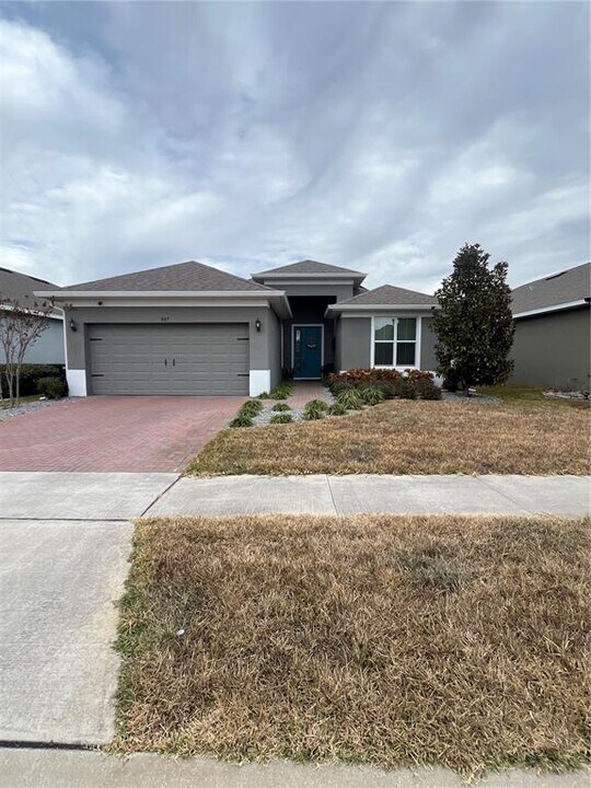 887 Lady Bird Ln in Orange City, FL - Building Photo