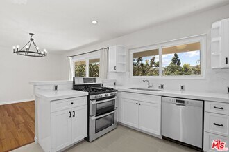 3200 S Sepulveda Blvd in Los Angeles, CA - Building Photo - Building Photo