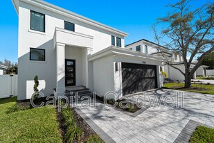 2345 Bahia Vista St in Sarasota, FL - Building Photo