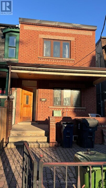 143 Markham St in Toronto, ON - Building Photo