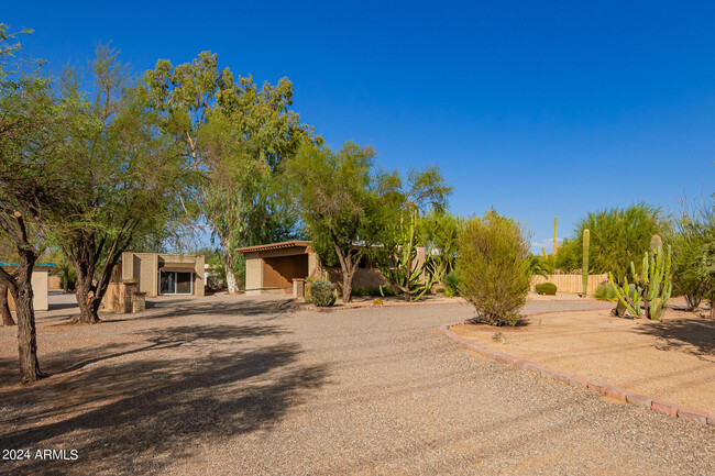 6510 E Dixileta Dr in Cave Creek, AZ - Building Photo - Building Photo