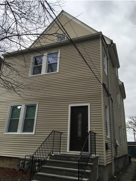 228 N High St in Mount Vernon, NY - Building Photo
