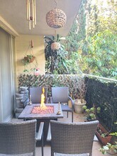 1300 Midvale Ave, Unit Midvale Condominium in Los Angeles, CA - Building Photo - Building Photo