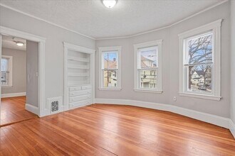 99 Capen St, Unit 2 in Boston, MA - Foto de edificio - Building Photo