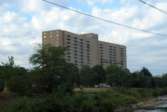 Parc East in Alexandria, VA - Building Photo - Building Photo