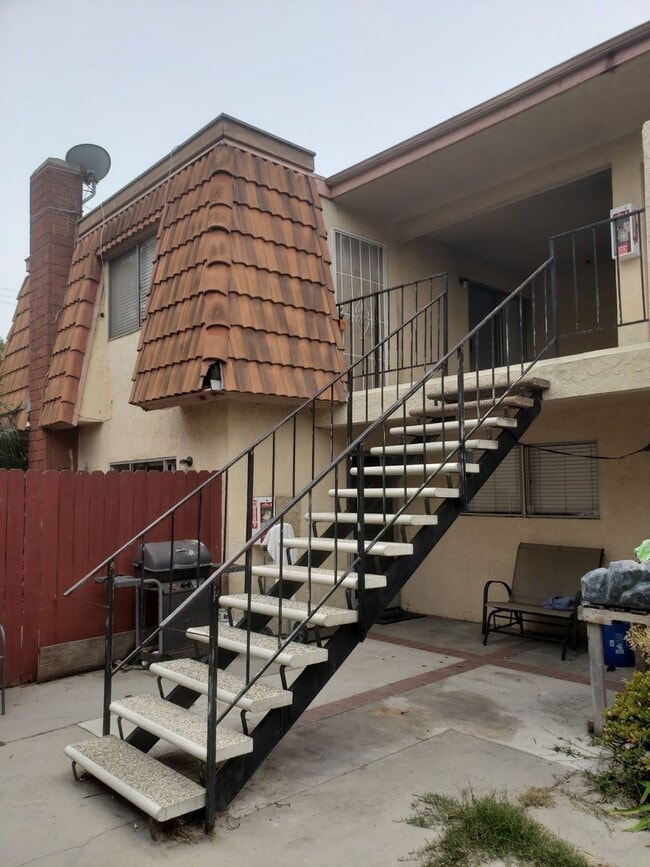 property at 7631 Ellis Ave