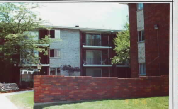 Greenwood Village in Chicago, IL - Foto de edificio