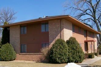 9150 Nicollet Ave S in Bloomington, MN - Foto de edificio - Building Photo