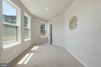 43830 Middleway Ter in Ashburn, VA - Building Photo - Building Photo
