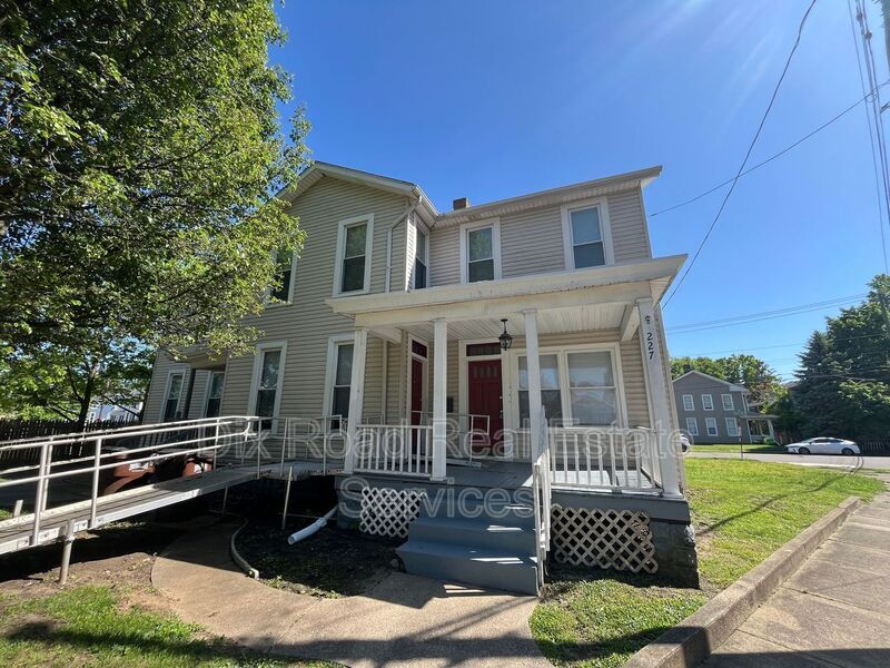 227 S Broad St in Middletown, OH - Building Photo