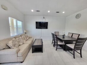 10573 Sycamore Ave in Stanton, CA - Building Photo - Building Photo