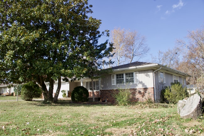 1853 E Gretna St in Springfield, MO - Building Photo - Building Photo