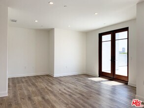 859 S Lucerne Blvd in Los Angeles, CA - Building Photo - Building Photo