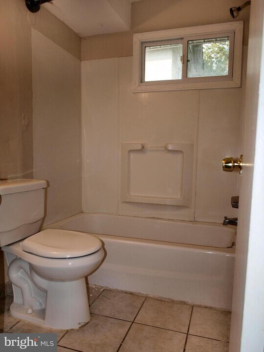 12 W Wayne Terrace in Collingswood, NJ - Building Photo