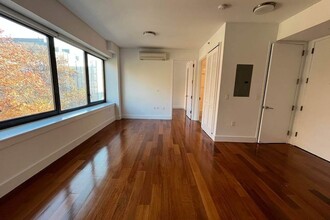 52 Convent Ave, Unit 4B in New York, NY - Building Photo - Building Photo