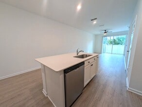 5916 Ortega Lake Dr in Jacksonville, FL - Building Photo - Building Photo