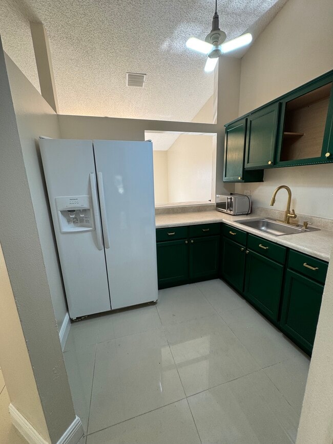 3648 NW 83rd Ln in Sunrise, FL - Building Photo - Building Photo