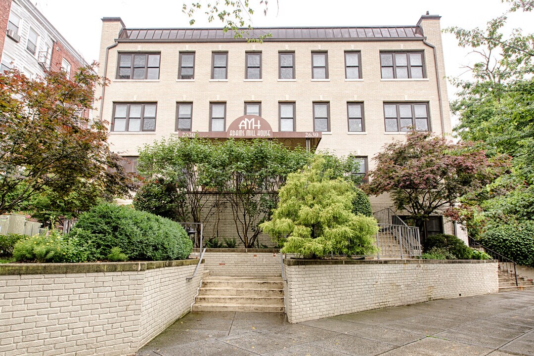 2630 Adams Mill Rd NW, Unit 305 in Washington, DC - Building Photo