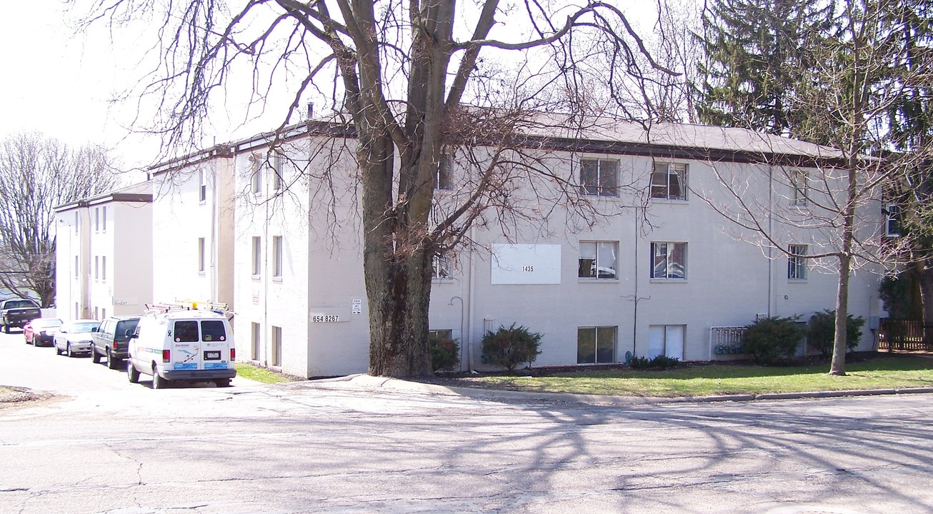 Fox Meadows in Lancaster, OH - Building Photo