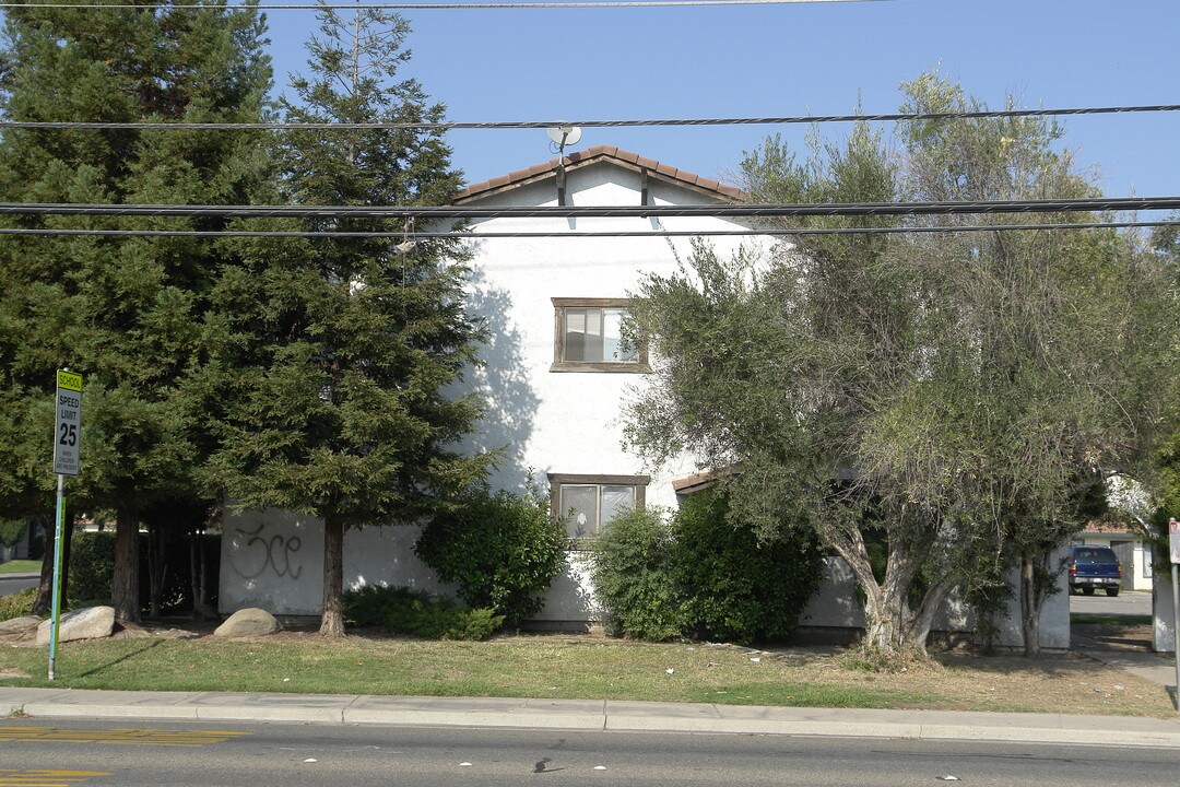 1301 E Bellevue Rd in Atwater, CA - Foto de edificio