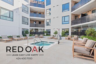 1860 N Western Ave in Los Angeles, CA - Foto de edificio - Building Photo