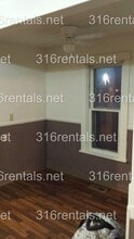 124 E Hirschler St in Moundridge, KS - Foto de edificio - Building Photo