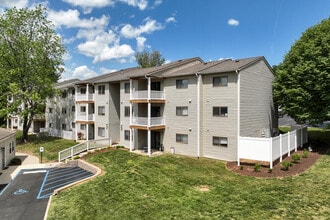 Hickory Woods in Roanoke, VA - Foto de edificio - Building Photo