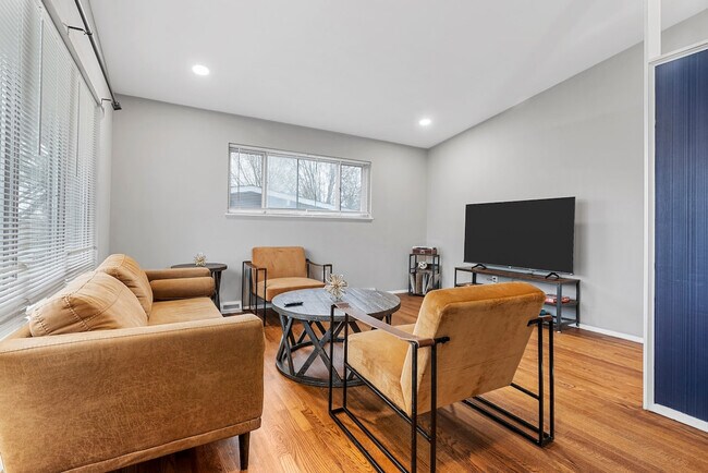 2310 Dove Dr in Florissant, MO - Building Photo - Building Photo