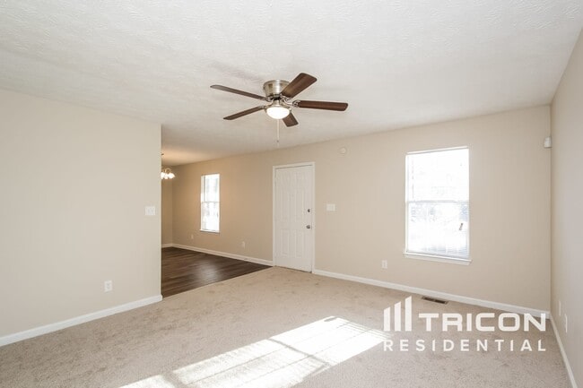 325 Barr Cir in Rex, GA - Building Photo - Building Photo