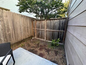 13821 Hollowgreen Dr in Houston, TX - Building Photo - Building Photo