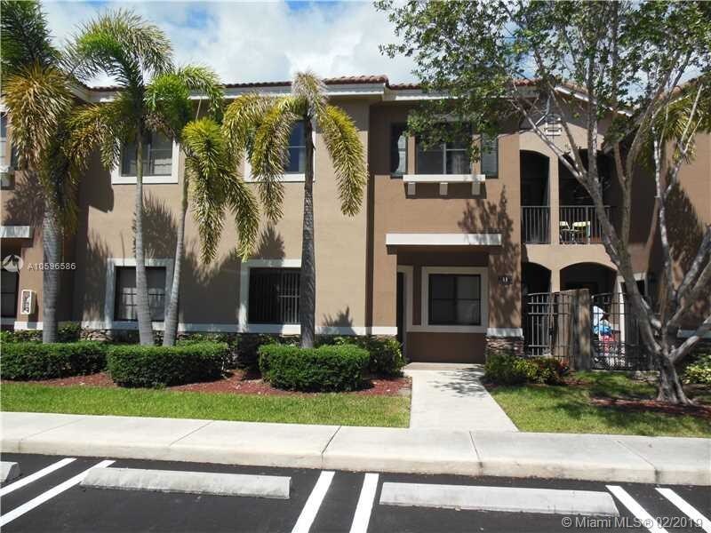 22811 SW 88th Pl-Unit -11-22 in Cutler Bay, FL - Foto de edificio