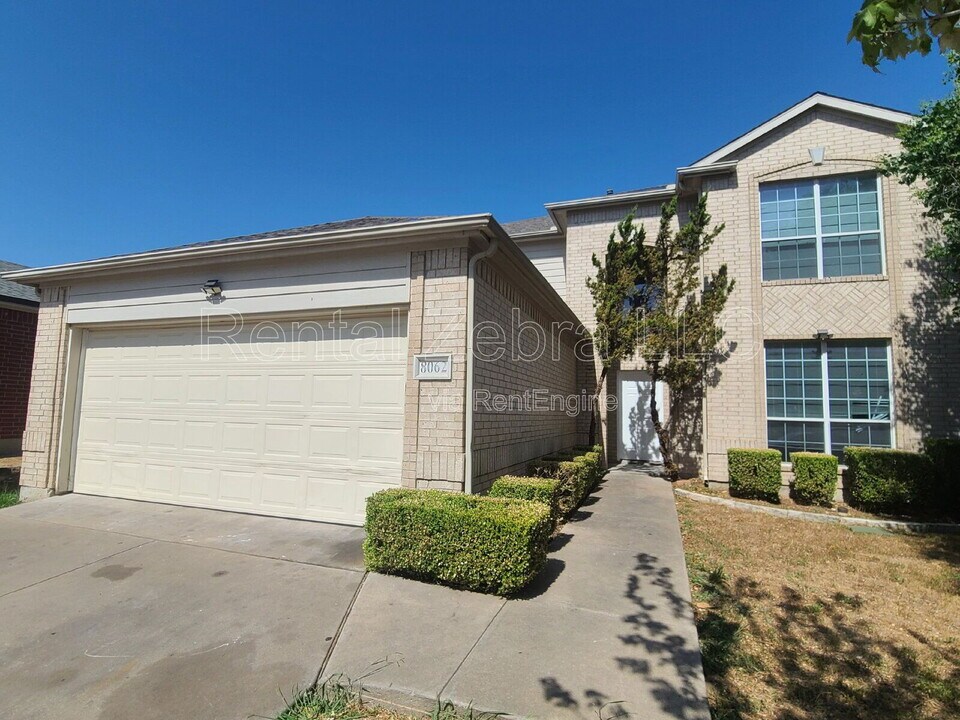 8062 Raleigh Dr in Fort Worth, TX - Building Photo