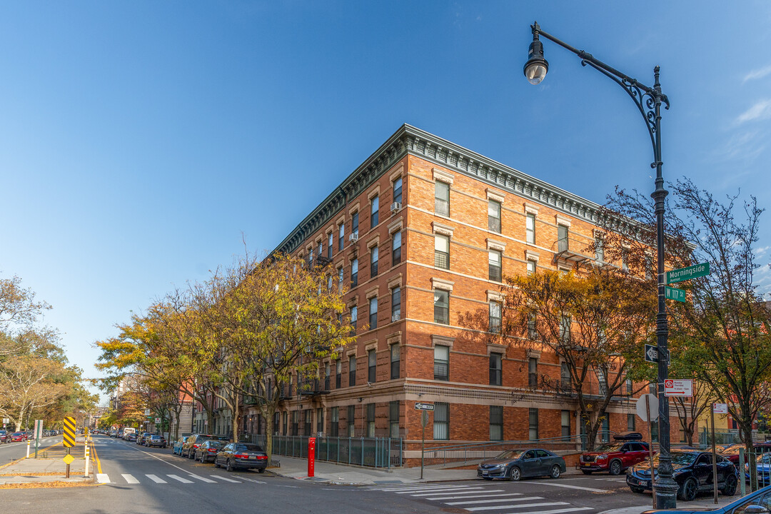 371 W 117th St in New York, NY - Building Photo