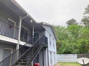 7201 Hallshire Dr in Houston, TX - Building Photo - Building Photo