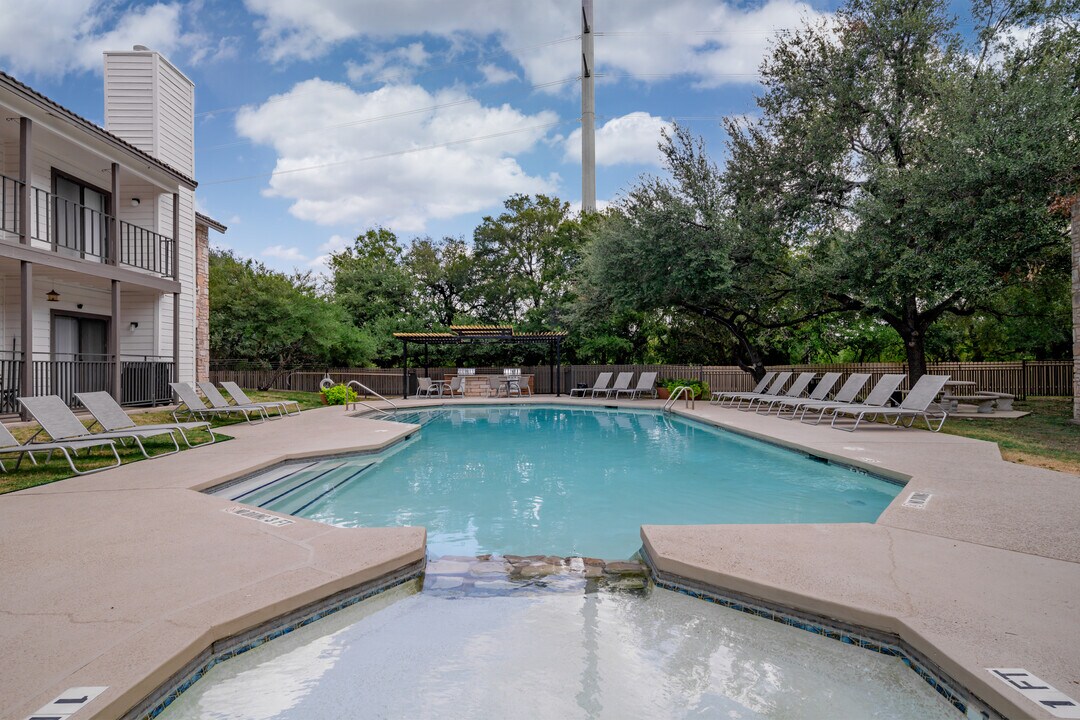 The Broadwater at Salado Creek in San Antonio, TX - Building Photo