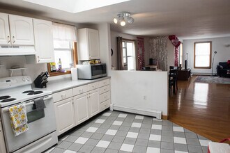 66 Brooks St, Unit 3 in Boston, MA - Building Photo - Building Photo