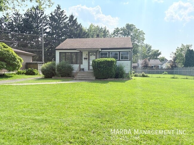 4091 Kennedy Dr E in Windsor, ON - Building Photo - Building Photo